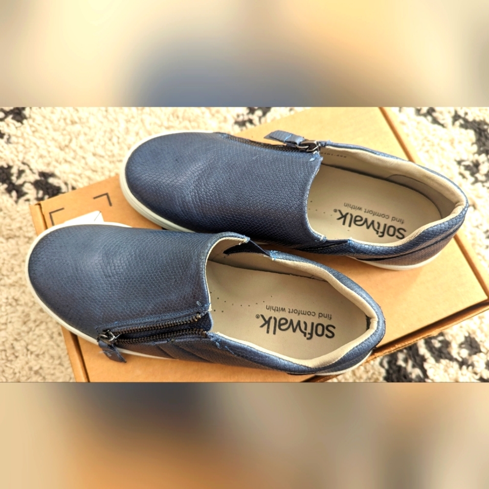 Softwalk Blue Snake sneakers